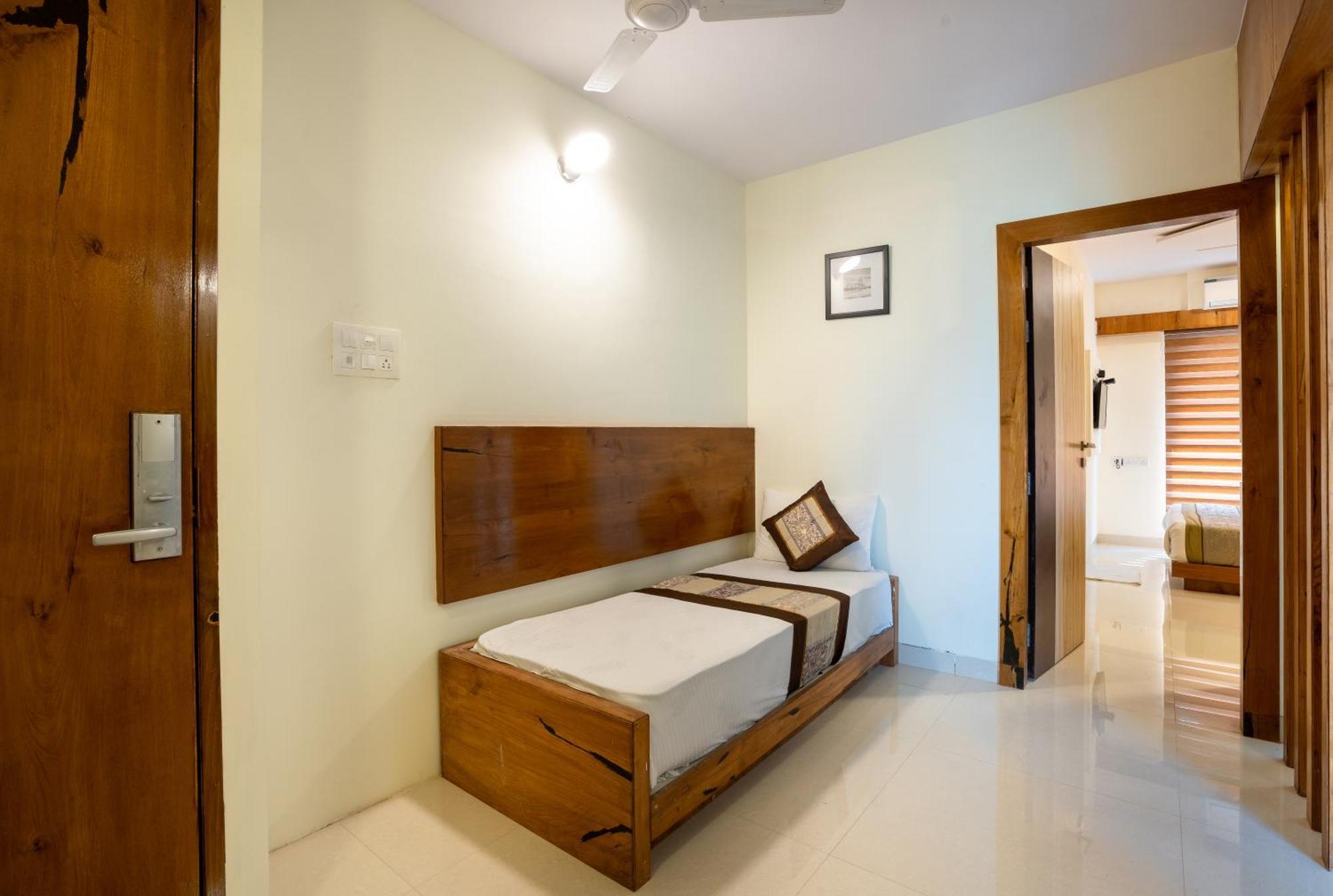 Home2 Suites And Service Apartments, Mumbai Airport Room photo